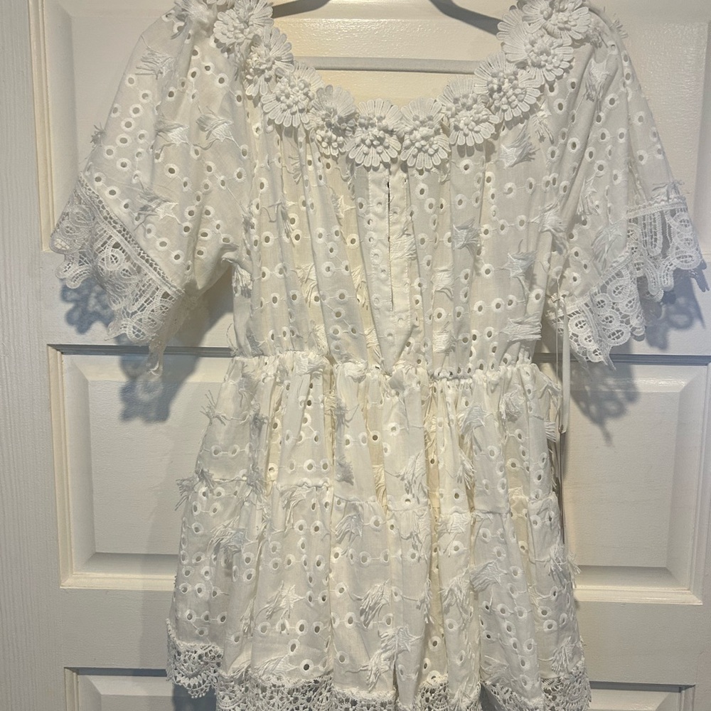 Fashion concepts white top